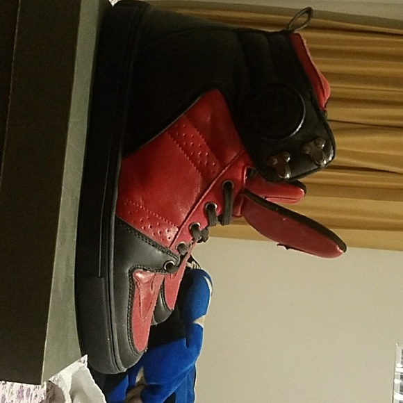 Shoes - Picture 2 of 4